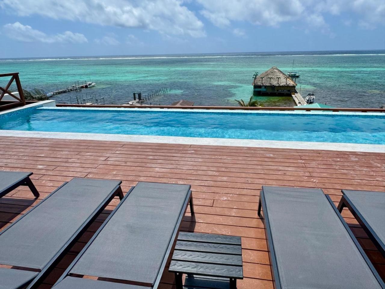 Sandbar Beachfront Hostel & Restaurant San Pedro  Exteriör bild